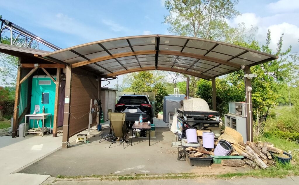 Adoの森　屋根付き駐車場